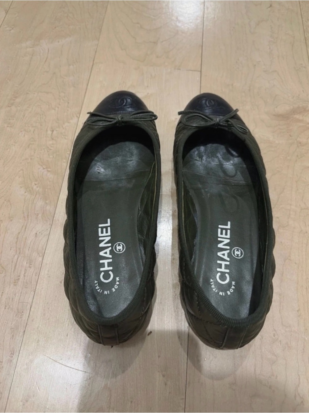 CHANEL Olive Green Leather Ballet Flats with Black Cap Toe - Picture 3 of 8